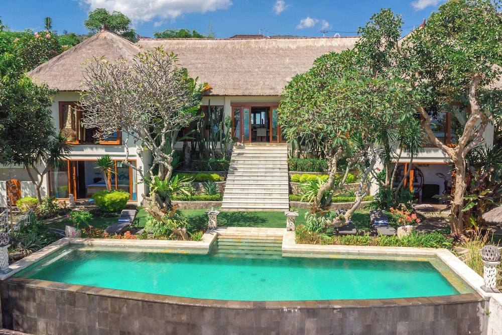 Bougainville Hill Villa