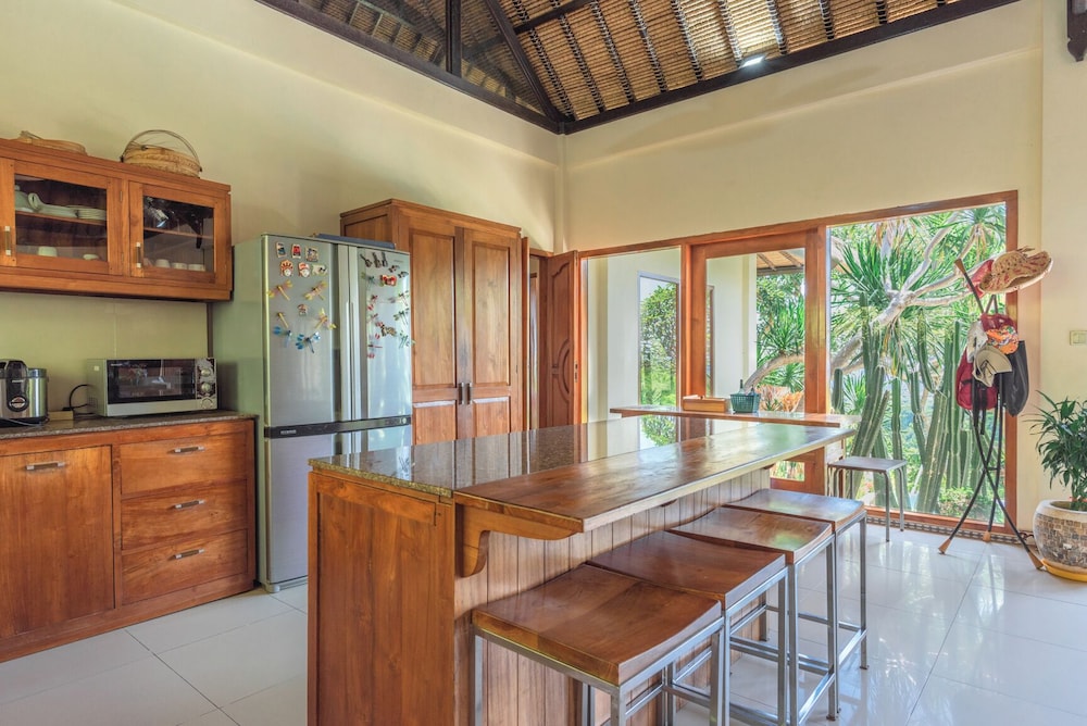 Bougainville Hill Villa