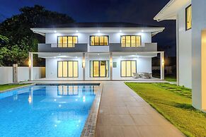 2 Villas 2 Kitchens  Huge Pool V258