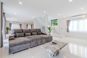 2 Villas 2 Kitchens  Huge Pool V258