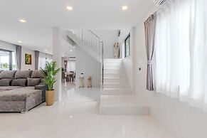 2 Villas 2 Kitchens  Huge Pool V258