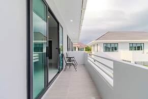 2 Villas 2 Kitchens  Huge Pool V258