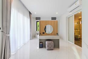 2 Villas 2 Kitchens  Huge Pool V258
