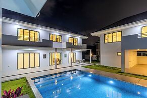 2 Villas 2 Kitchens  Huge Pool V258