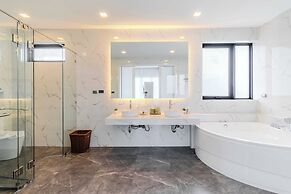 2 Villas 2 Kitchens  Huge Pool V258