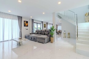 2 Villas 2 Kitchens  Huge Pool V258