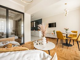Art Palace by Fragola Collection