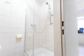 Elegant 1BR Apt Steps from Praterstern