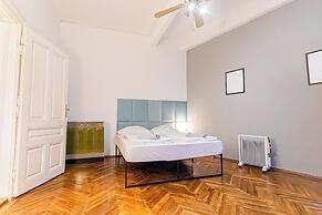 Elegant 1BR Apt Steps from Praterstern