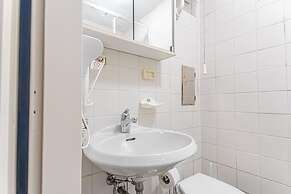 Elegant 1BR Apt Steps from Praterstern