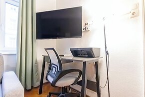 Elegant 1BR Apt Steps from Praterstern