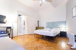 Elegant 1BR Apt Steps from Praterstern