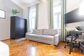 Elegant 1BR Apt Steps from Praterstern