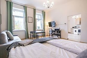 Spacious 1BR Apt Near Danube