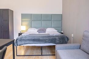 Spacious 1BR Apt Near Danube