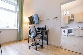 Spacious 1BR Apt Near Danube
