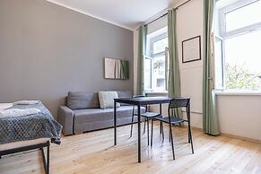 Spacious 1BR Apt Near Danube