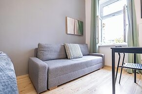 Spacious 1BR Apt Near Danube