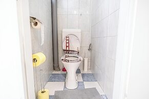 Spacious 1BR Apt Near Danube