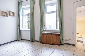 Spacious 1BR Apt Near Danube