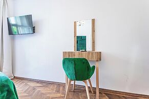3BR Apt 15 Min from Landstraße Hub
