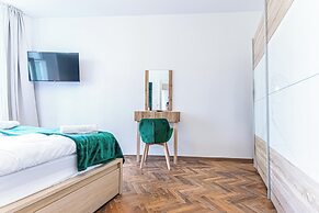 3BR Apt 15 Min from Landstraße Hub