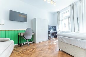3BR Apt 15 Min from Landstraße Hub