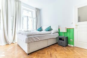 3BR Apt 15 Min from Landstraße Hub