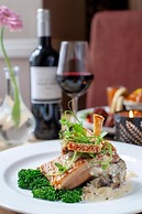 Three Salmons Hotel