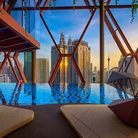 Scarletz Suites