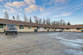 Comfort & Convenience! Apt in Central Soldotna