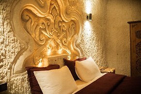 Rose Moon Cave