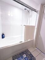 Lux Lakeview Suite CNTower Free Parking