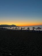 Villa - Sleeps 6 - Near Local Attractions