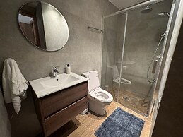 Villa - Sleeps 6 - Near Local Attractions