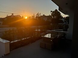 Villa - Sleeps 6 - Near Local Attractions