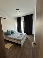Villa - Sleeps 6 - Near Local Attractions