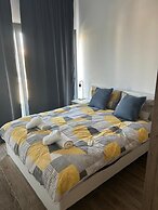 Villa - Sleeps 6 - Near Local Attractions