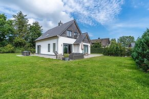 Spacious and Bright 10-person Holiday Villa