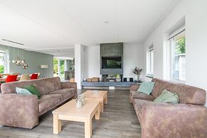 Spacious and Bright 10-person Holiday Villa