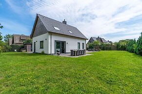 Spacious and Bright 10-person Holiday Villa