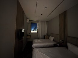 Princess Pyramids View INN