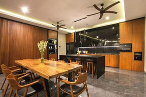 Villa MJ Modern 4BR with Pool & Rooftop