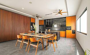 Villa MJ Modern 4BR with Pool & Rooftop