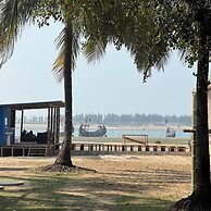 Marine Bay Glamping Beach Resort