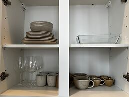 Stylish 1BR plus LR Apt Ghent Castle