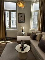 Stylish 1BR plus LR Apt Ghent Castle