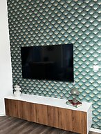 Stylish 1BR plus LR Apt Ghent Castle