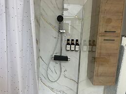 Stylish 1BR plus LR Apt Ghent Castle