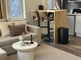 Stylish 1BR plus LR Apt Ghent Castle